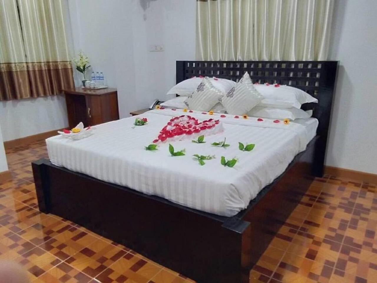 Golden Palace Hotel Hpa-an Extérieur photo